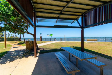 Spectacular Unit Overlooking Pumicestone Passage - Welsby Pde, Bongaree - Accommodation Redcliffe 1