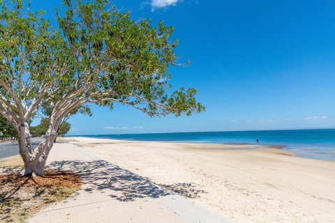 Spectacular Unit Overlooking Pumicestone Passage - Welsby Pde, Bongaree - Accommodation Redcliffe 3