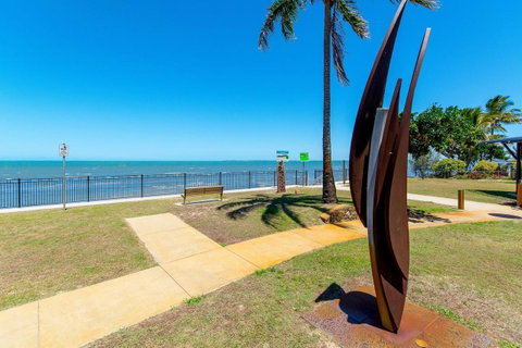 Spectacular Unit Overlooking Pumicestone Passage - Welsby Pde, Bongaree - Accommodation Redcliffe 10
