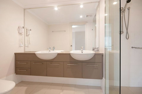 Spectacular Unit Overlooking Pumicestone Passage - Welsby Pde, Bongaree - Accommodation Redcliffe 6