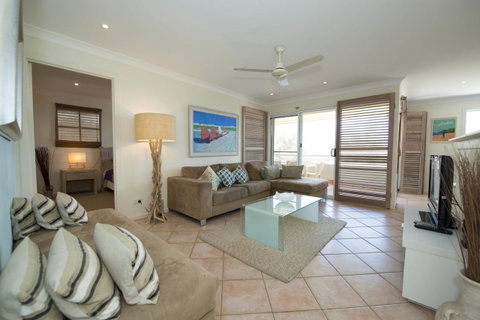Samarinda Jewel By The Sea - Accommodation Redcliffe 2