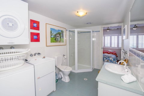 Samarinda Jewel By The Sea - Accommodation Redcliffe 3