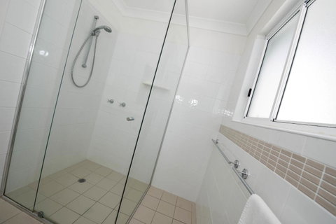 Samarinda Jewel By The Sea - Accommodation Redcliffe 4