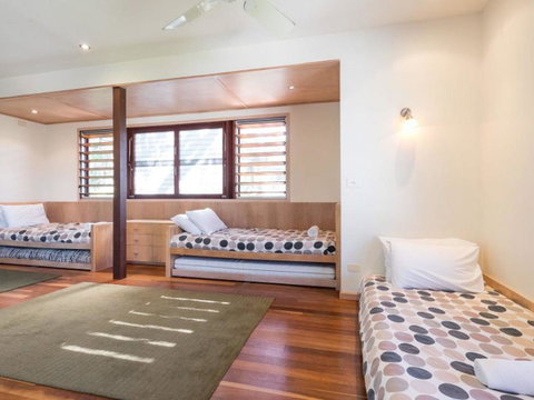 Laguna House - Accommodation Redcliffe 5