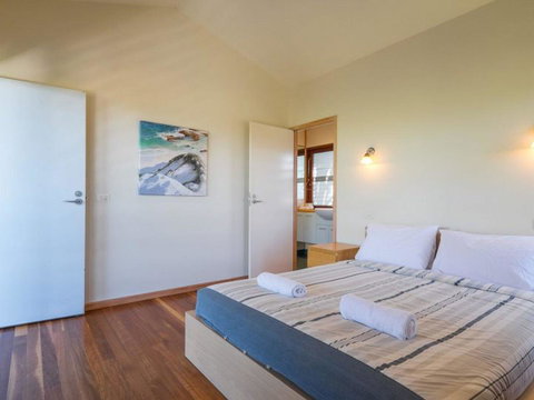 Laguna House - Accommodation Redcliffe 7