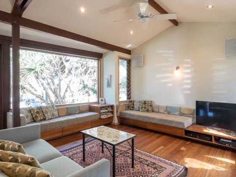 Laguna House - Accommodation Redcliffe 14