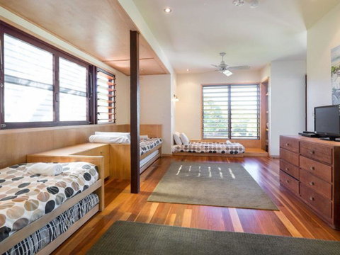 Laguna House - Accommodation Redcliffe 1