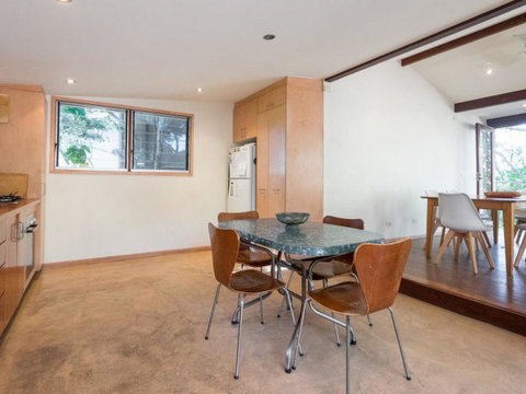 Laguna House - Accommodation Redcliffe 2