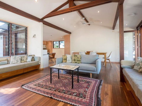 Laguna House - Accommodation Redcliffe 9