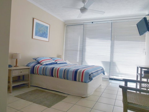 Cylinder Cove 1 - Accommodation Redcliffe 5