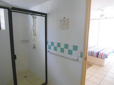 Cylinder Cove 1 - Accommodation Redcliffe 8