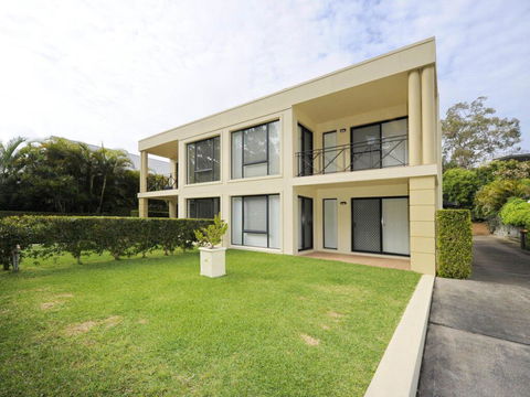 'Bagnall Views' 2/161 Government Rd - Stylish & Modern Duplex Across The Road To The Waters Edge - Accommodation Redcliffe 0