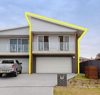 'Birubi Breezes' 2/7 Fitzroy St - Large Duplex with Air Conditioning WIFI  only 5 minute walk to the beach - Accommodation Redcliffe