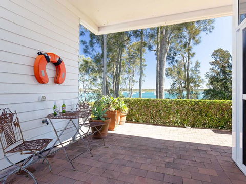 'Corlette Waterfront', 2/44 Danalene Parade - Waterfront Luxury, WIFI, Aircon, Boat Parking - Accommodation Redcliffe 3