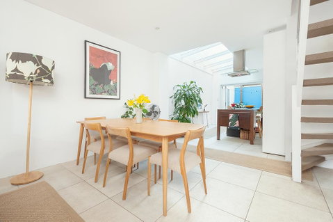 'Darling Lily' - Your Townhouse Hideaway - Accommodation Redcliffe 2