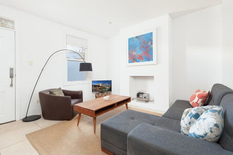 'Darling Lily' - Your Townhouse Hideaway - Accommodation Redcliffe 1