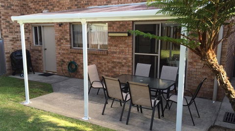 'Lighthouse Palms' - Accommodation Redcliffe 0