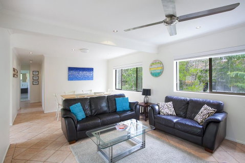 'Pandanus Cove' Apartment 5 - Accommodation Redcliffe 1