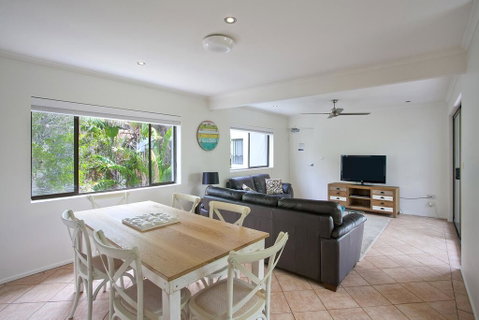 'Pandanus Cove' Apartment 5 - Accommodation Redcliffe 0