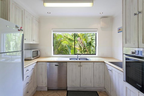 'Pandanus Cove' Apartment 5 - Accommodation Redcliffe 3
