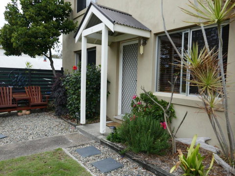 'Sandy Bottoms' With WiFi Just Moments From Beach - Accommodation Redcliffe 3