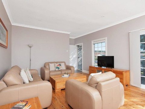 'The Croft' 11 Boulder Bay Rd - Cosy Beach House With Aircon & Only 270m To The Beach - Accommodation Redcliffe 2