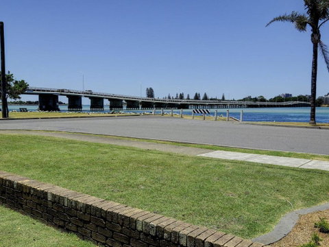 'Time And Tide' 1 - Ground Floor With Water Views - Accommodation Redcliffe 2