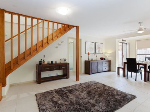 'Willows At The Bay' 111 Horace St - Large House With Aircon, WIFI And Boat Parking. - Accommodation Redcliffe 3