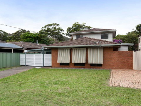 'Willows At The Bay' 111 Horace St - Large House With Aircon, WIFI And Boat Parking. - Accommodation Redcliffe 0