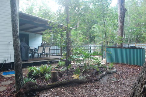 1 Naiad Court - Lowset Family Home With Swimming Pool And Covered Deck. Pet Friendly - Accommodation Redcliffe 2