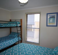 1 Naiad Court - Lowset family home with swimming pool and covered deck. Pet friendly - Accommodation Redcliffe