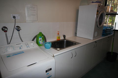 1 Naiad Court - Lowset Family Home With Swimming Pool And Covered Deck. Pet Friendly - Accommodation Redcliffe 1