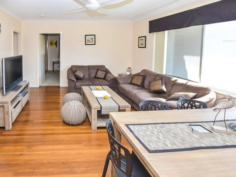 1/33 Wharf Street - Accommodation Redcliffe 3