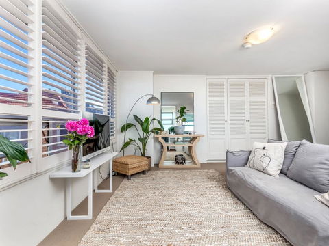 10 Barncleuth Square - Accommodation Redcliffe 1