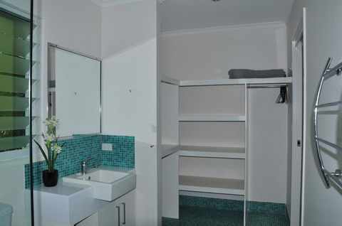 10 Double Island Drive - Modern Family Home, Centrally Located, Swimming Pool & Outdoor Area - Accommodation Redcliffe 2