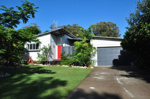 10 Double Island Drive - Modern Family Home, Centrally Located, Swimming Pool & Outdoor Area - Accommodation Redcliffe 0