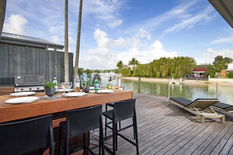 103 Noosa Parade - Accommodation Redcliffe 1