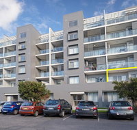 104 'The Shoal' 6-8 Bullecourt Street - linen included  under 200m to beach - Accommodation Redcliffe