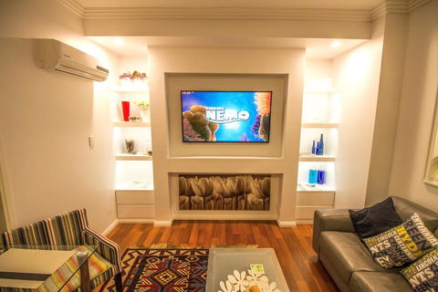 107 Olive Grove Studio Walk To City - Accommodation Redcliffe 2