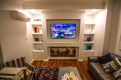 107 Olive Grove Studio Walk To City - Accommodation Redcliffe 1