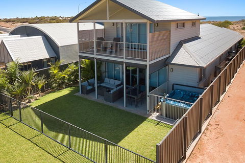 108 Madaffari Drive - Caretta - Luxurious Marina Home With A Spa And Free WiFi - Accommodation Redcliffe 1