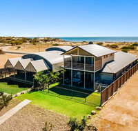 108 Madaffari Drive - Caretta - Luxurious Marina Home With A Spa and Free WiFi - Accommodation Redcliffe