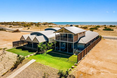 108 Madaffari Drive - Caretta - Luxurious Marina Home With A Spa And Free WiFi - Accommodation Redcliffe 0