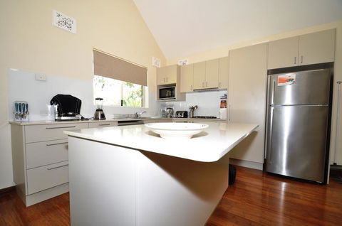 11 Barkala St. Dalmeny - Accommodation Redcliffe 2