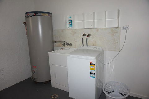 11 Bomburra Court - Rainbow Beach, Comfortable Beach House, Plenty Of Boat Parking - Accommodation Redcliffe 2