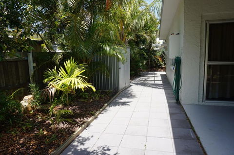 11 Bomburra Court - Rainbow Beach, Comfortable Beach House, Plenty Of Boat Parking - Accommodation Redcliffe 3