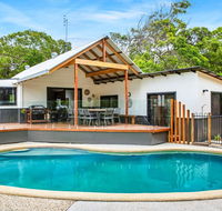 11 Naiad Court - Rainbow Shores Fantastic Family Retreat Swimming Pool 200m to beach Free Wi-Fi - Accommodation Redcliffe
