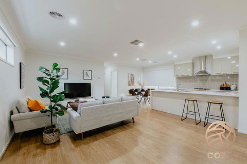 118 Refreshing 3BR Werribee Family House - Accommodation Redcliffe 0