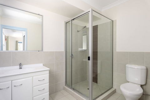 12 Ibis Court - Highset Beach House With Natural Bushland Gardens And Covered Decks - Accommodation Redcliffe 2