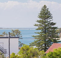 13 'Cote D'Azur' 61 Donald Street - Lovely unit with air con pool lift and WiFi